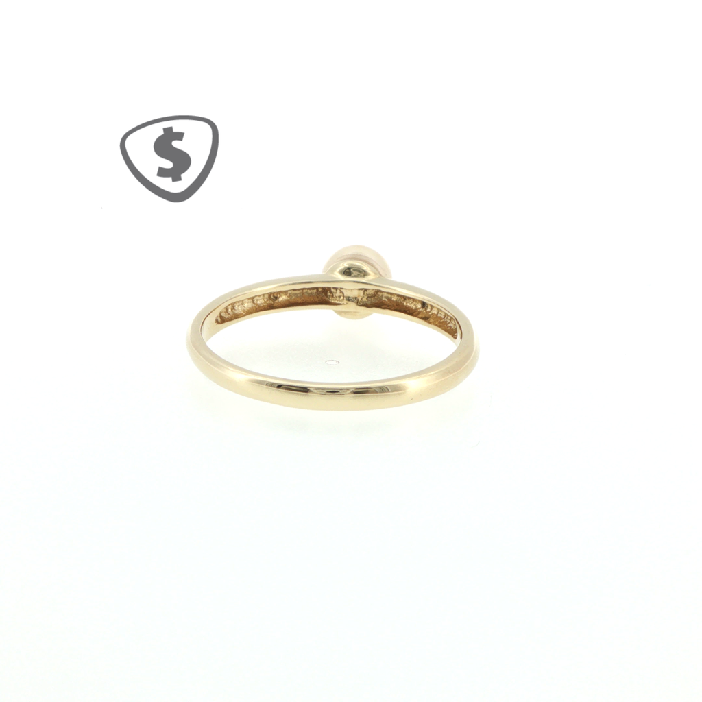 9ct Yellow Gold Pearl Ring with Engraved Shoulder Accents