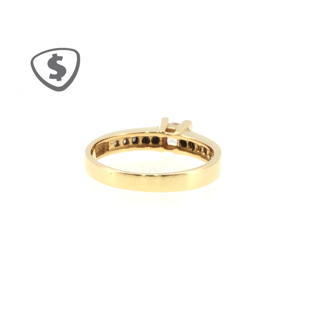 Princess Cut Diamond Ring in 18ct Yellow Gold